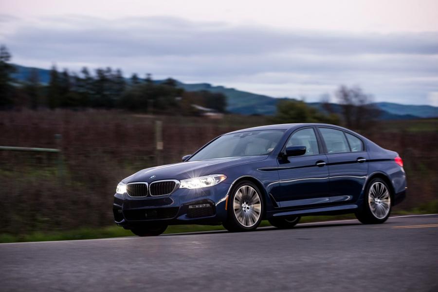  BMW 540i Sedan M Sport 2017 года  (NA) (фото 17 из 23)